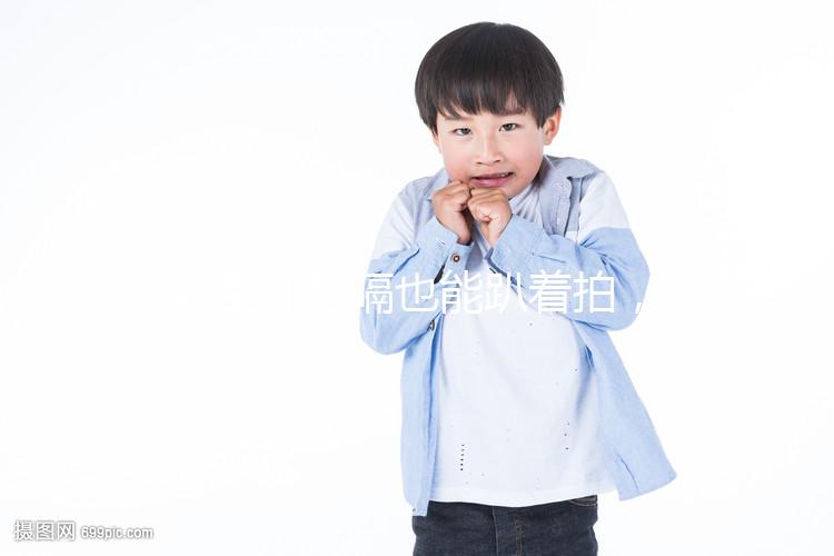 新生兒打嗝也能趴著拍，這幾種的拍嗝方式請收下！